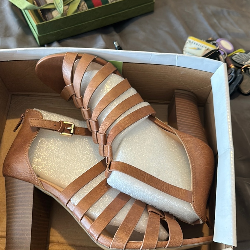 XOXO Tan Baxter heels-brand new never worn
